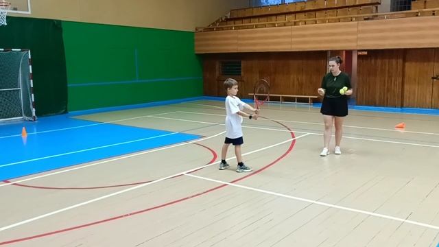 Марк - второй год занятий теннисом