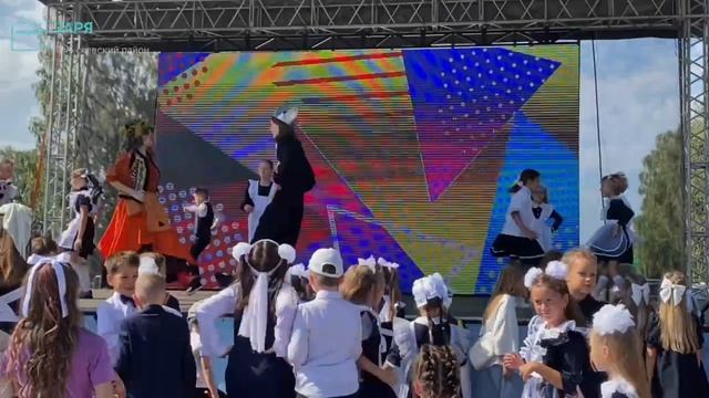 🎓🍂 Праздник для школьников прошел на Соборной площади