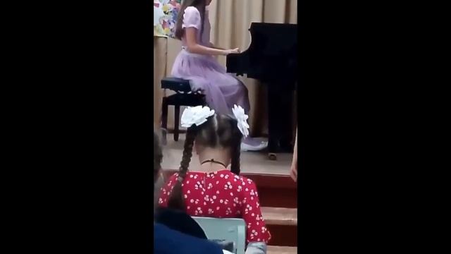 Ученица преподавателя музыки  Ларисы Анатольевны Горпиненко - Вартанова Катя.
