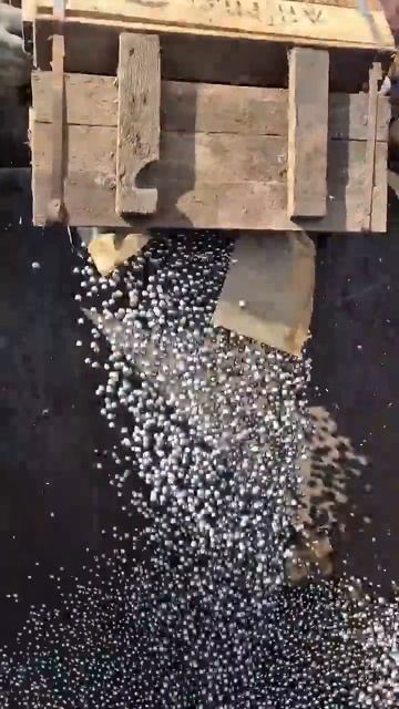 1013kg Of Scrap. 506600 Balls Here, But You Have Only Two