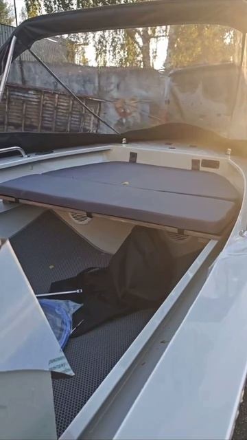 Лодка Striker X4 с дистанцией