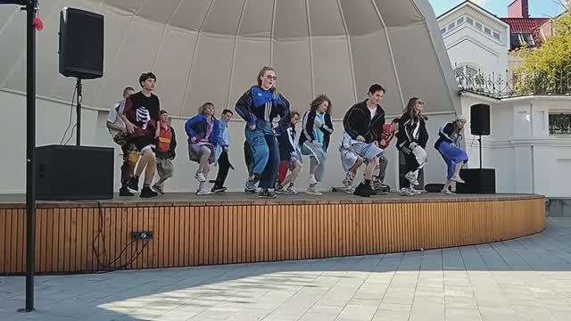 Уличный пластический спектакль 