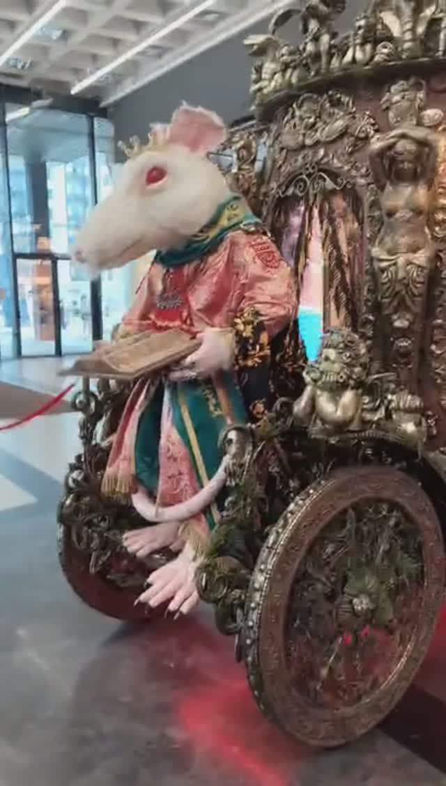 Санкт Петербург. Супермаркет. Карета с Золушкой.