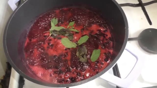 ИЗЫСКАННЫЙ СОУС ИЗ ЧЕРНОЙ СМОРОДИНЫ К МЯСУ И ПТИЦЕ.