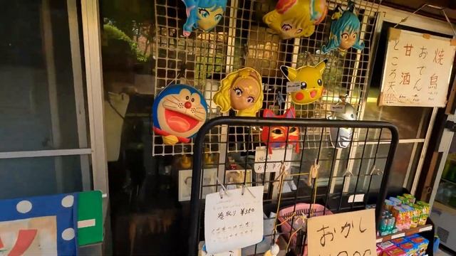 Осенний парк в Токио. Выставка керамических скульптур