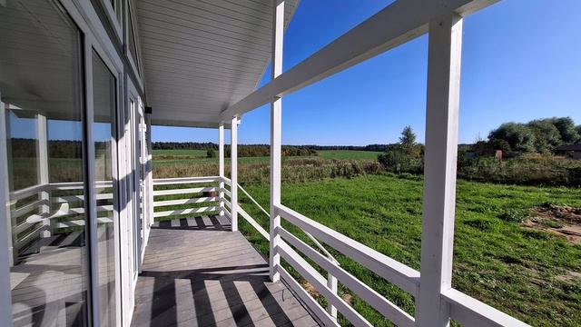 Дом у живописного поля в деревне Нурма.