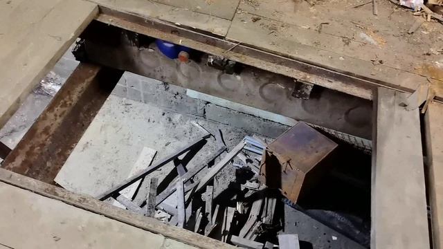 Краски немного потускнели.