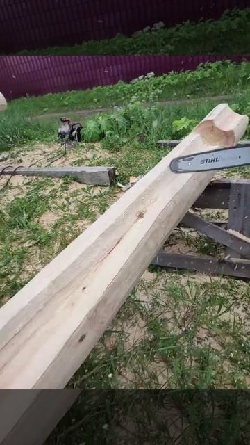 лунаобразный паз на бревне сруба