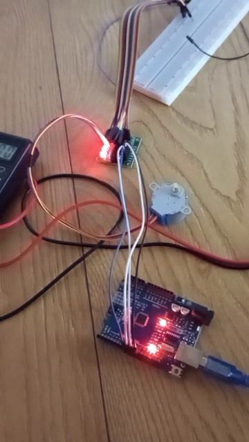 Шаговый двигатель