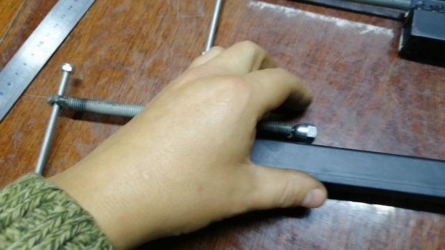 Струбцина из профтрубы с повижными упорами своими руками