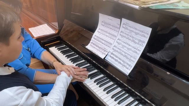 Лариса Анатольевна Горпиненко - педагог высшей категории, ведет уроки музыки. Часть - 5