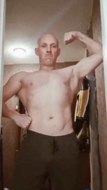 Кобра широчайшими.