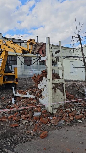 Демонтаж кирпичного забора