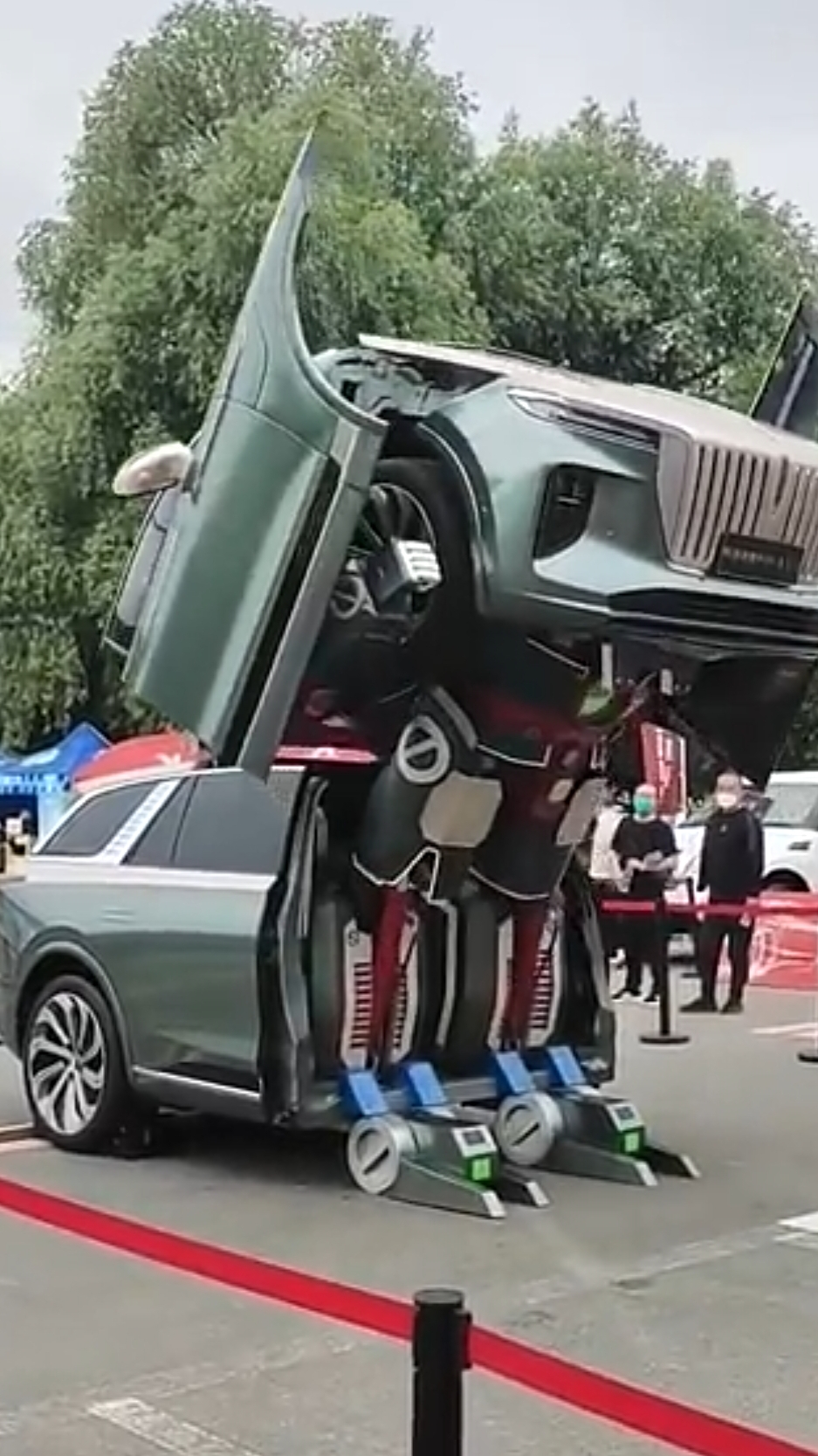 Настоящий Трансформер! Превращение машины в Робота!!!