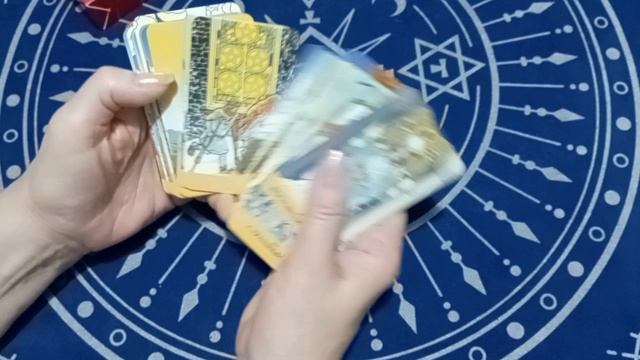 Изучаем Таро.
Смотреть ли перевёрнутые карты?
Какие вопросы задавать?