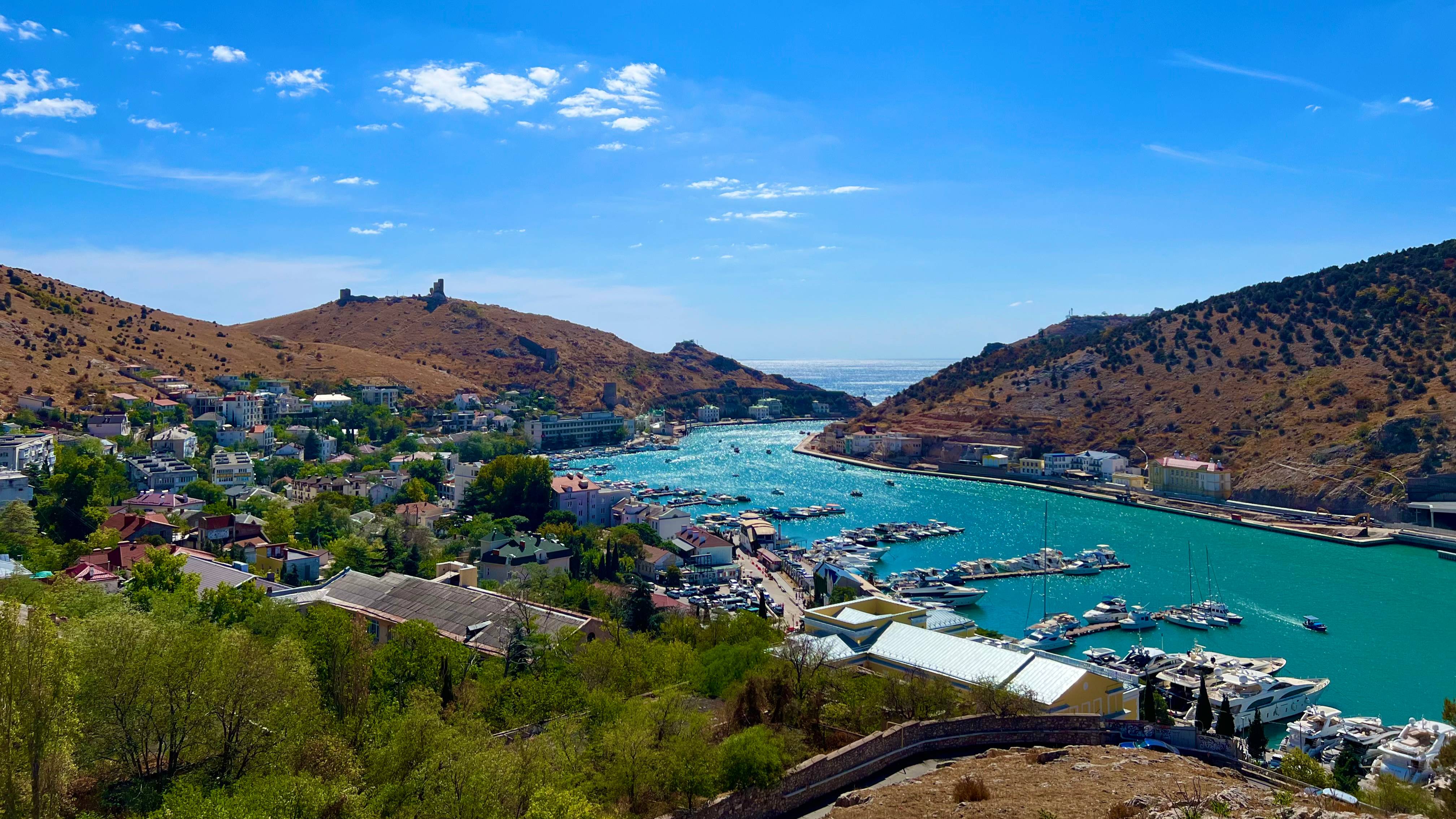 Бархатный сезон в Балаклаве и Севастополе. Ближний пляж, генуэзская крепость и закаты.