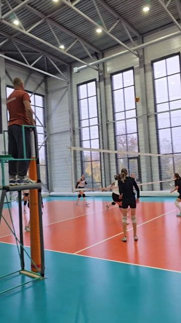 Сегодня был на соревнованиях по волейболу и снова убедился:  ⚡ сила в команде, 🔥 победа в упорстве