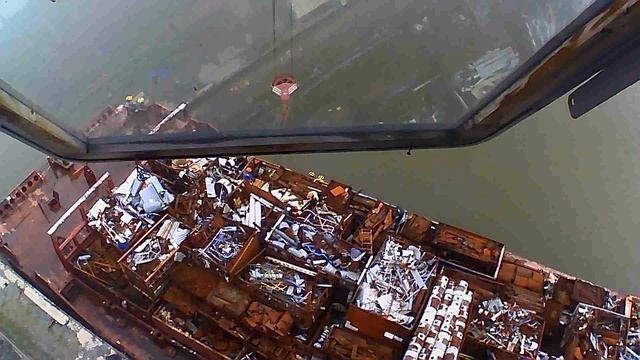 Работа на портальном кране 12( металлолом)