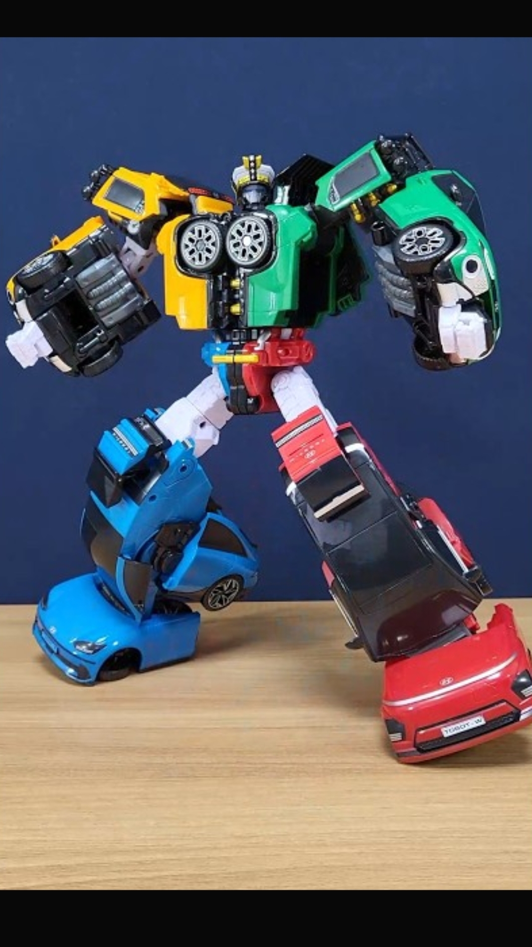 Трансформер из 4х автомобилей 🚗🚙🚓🚕