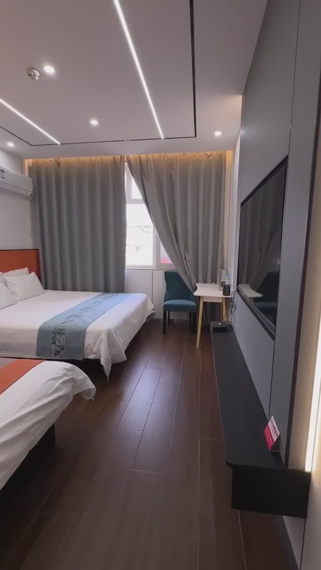 Видеообзор гостиницы Городской 118, г ХэйХэ, номер Семейный