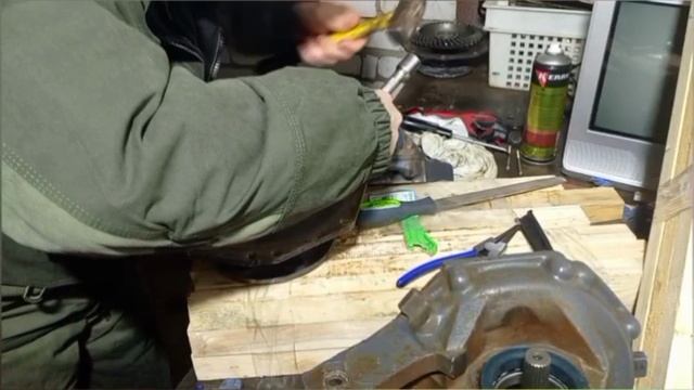 Замена сальников передних бортовых редукторов Kubota GT 3.mp4