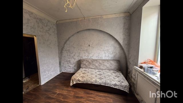 Поклеил обои и проложил кабельное телевидение  и интернет.