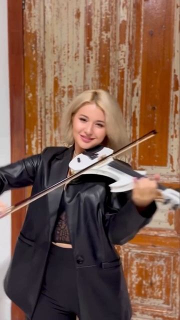 Nirvana- Smells Like Teen Spirit на скрипке подпишись❤️ инста:katalina_music #скрипка #скрипачка