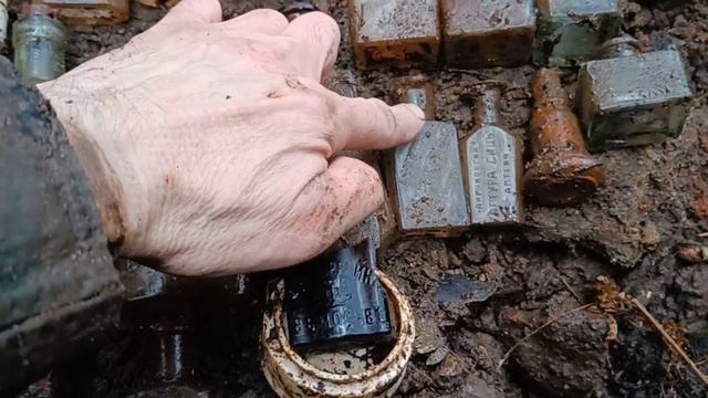 Осенние раскопки царских бутылок.