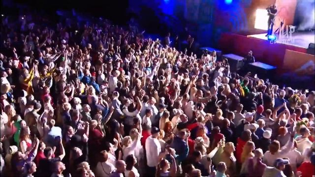 32 000 зрителей поют с GURUDE на МИРЕ СИБИРИ