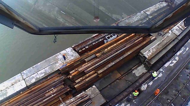 Работа на портальном кране 14 ( Детали моста )