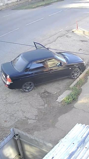 долбоящер в 8 утра под окнами 🏡