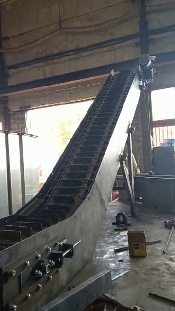 Цепной конвейер для металлических деталей