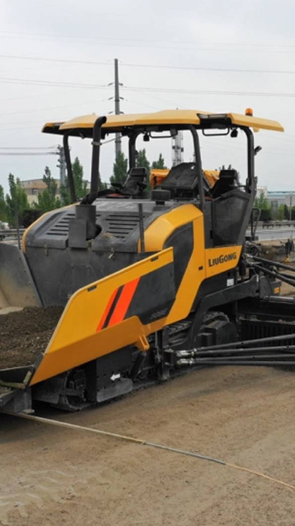 Асфальтоукладчик  LiuGong CLG509E в работе!