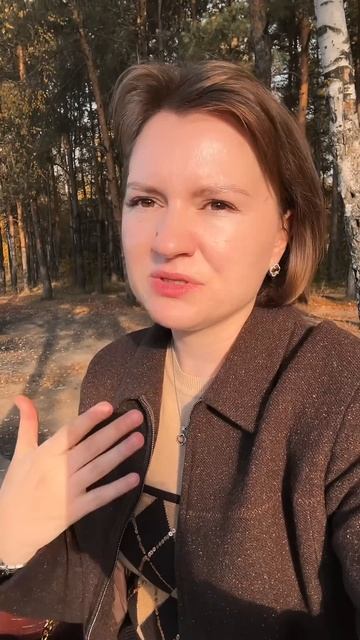 Сижу в лесу, говорю про ресницы и про то, как важно уметь отдыхать.