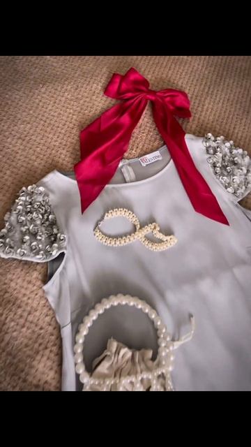 ТГ:MissVintage.Когда платье само делает за тебя весь образ Red Valentino любовь с первого взгляда.
