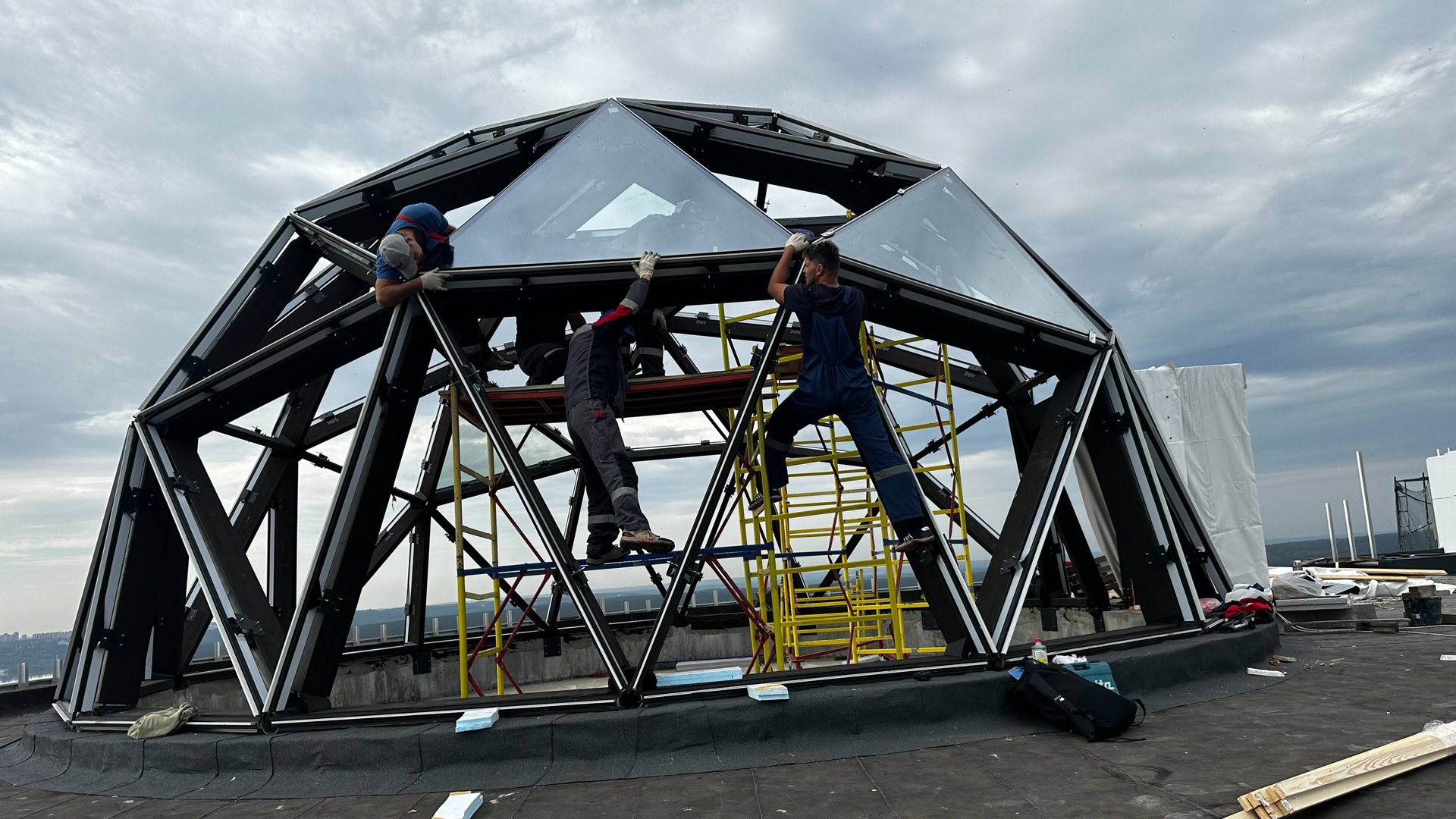 Монтаж стеклянного купола в г. Калуга.