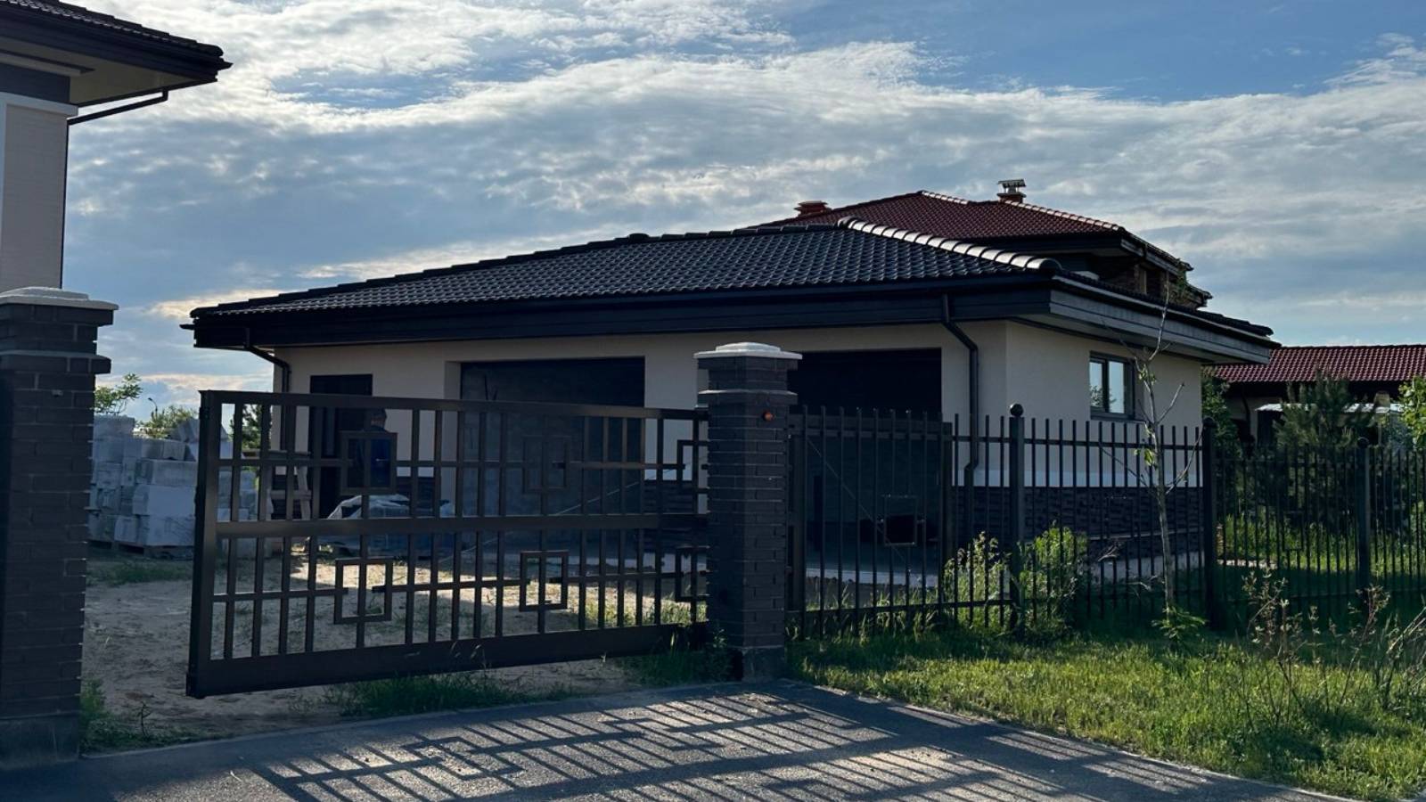 Устройство кровли на гараже из газобетона, покрытие ЦПЧ 109 м2 КП Онегин Парк