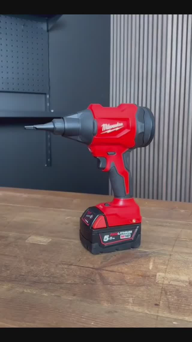 Новая воздуходувка Milwaukee