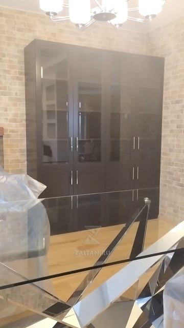 Книжный шкаф в кабинет