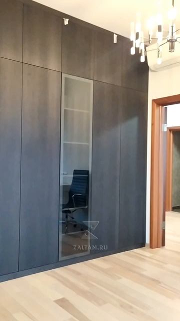 Шкаф современный из шпона дуба с тёмной тонировкой