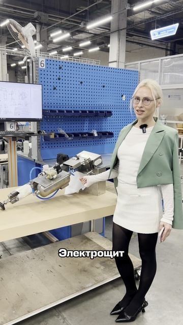 Девушки — мастера упрощать сложное! В этом видео — их «бытовые» определения серьёзных понятий.