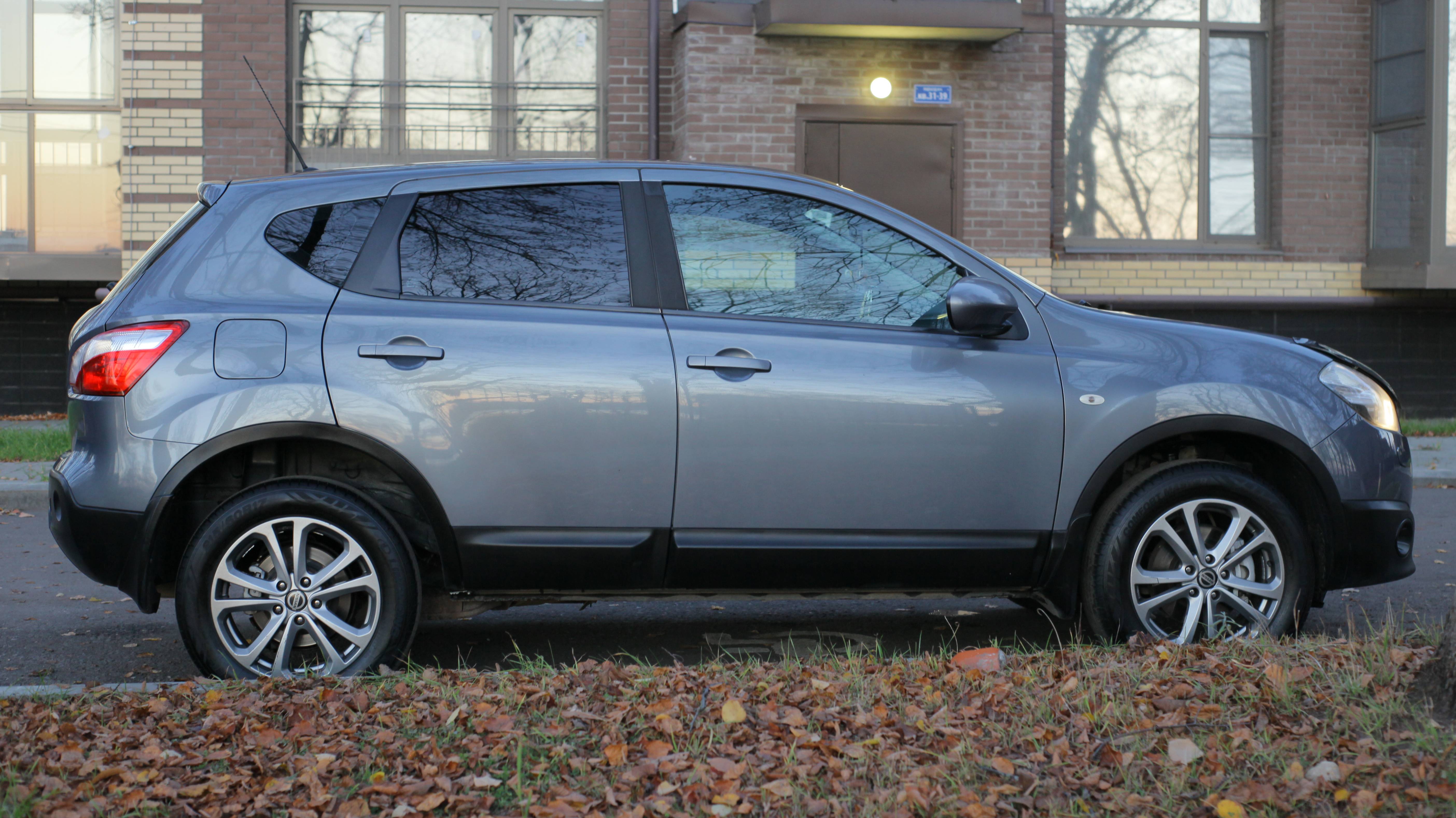 Nissan Qashqai 2010 серый