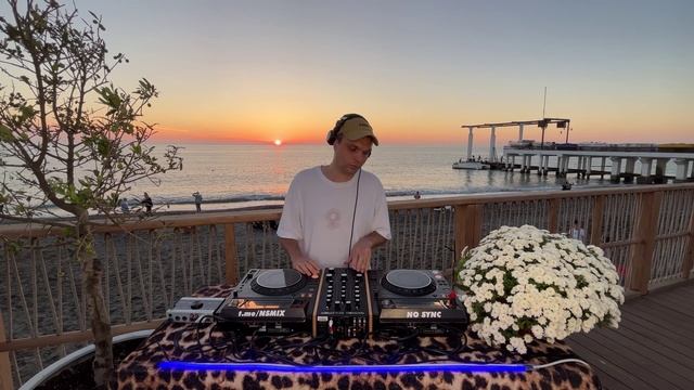 Sunset Vibe ― Vanya