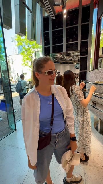 Обзор магазина очков в Токио 🛍️Как вам? Делитесь мнением в комментариях 👇