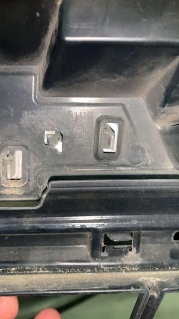 Как снять значок (эмблему) Chevrolet equinox