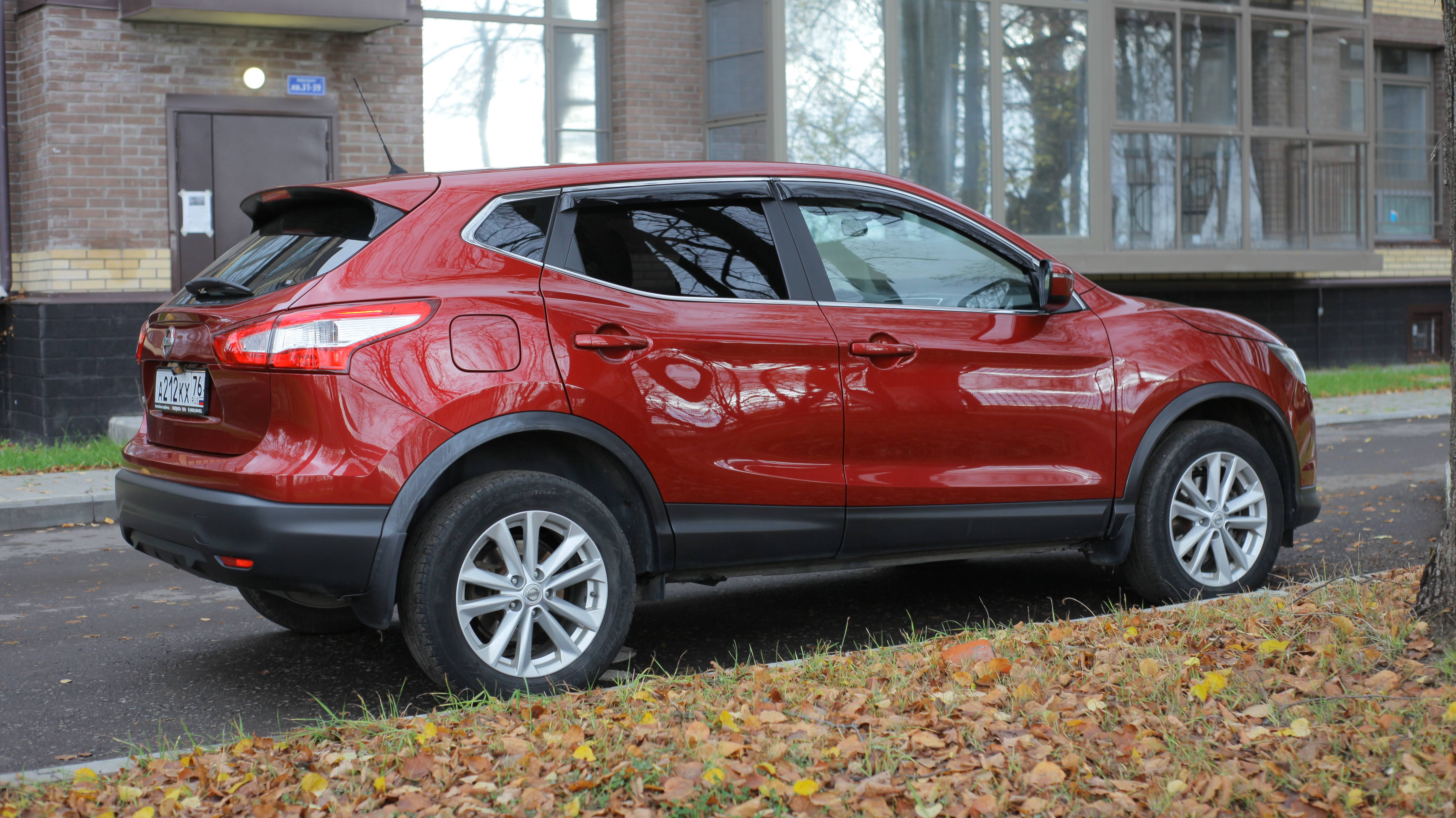 Nissan Qashqai 2015 красный