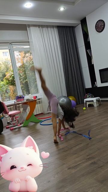 Настя осваивает танец с ленточкой💖