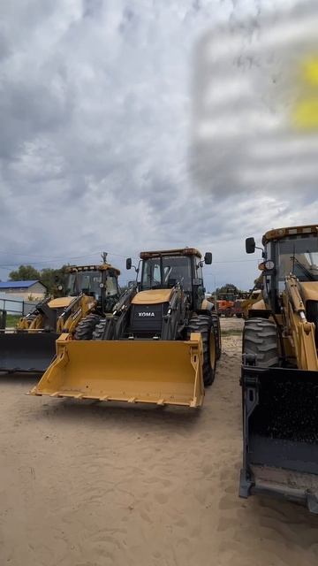 🚜 У нас — широкий ассортимент экскаваторов-погрузчиков в различных комплектациях.