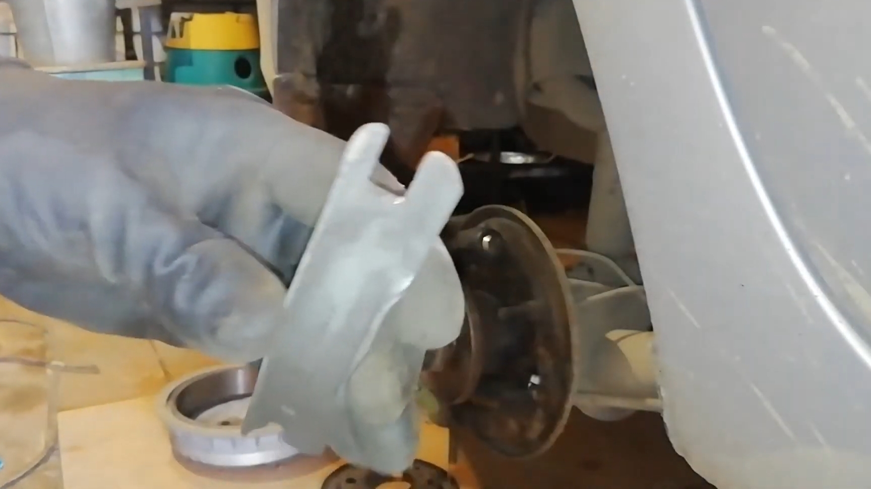 Ошибка или доработка? После замены задних тормозов! Как прокачать тормоза на гранте с АБС!