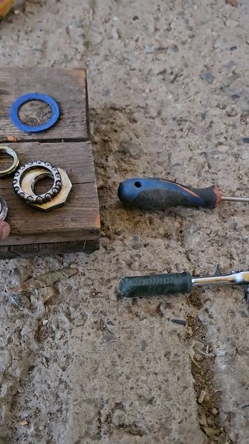 Чем заменить пыльник подшипника?